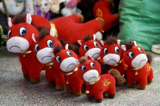 A photo of stuffed animals: red horses with their mouth pointing downwards as if the horses would be unhappy or crying