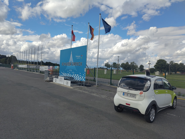 Hier ein Beweis, was das Auto noch schafft. Das ist ca. 45km von meinen Eltern weg und das Auto war auf etwas 10% Restladung (Laut Anzeige) nach der Rückfahrt.