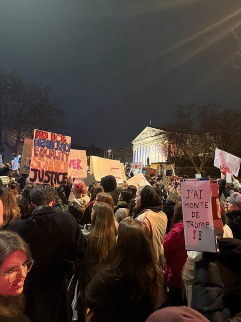 Another image of the crowds in Paris
