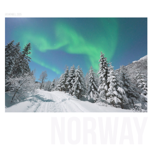 One of the last shots of the night, a band of aurora retreats to the west and collapses into a wiggle.