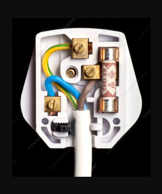 How a UK plug should be wired - a photo.