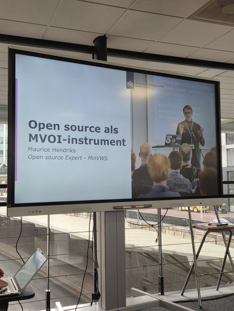 "Open Source as an MVOI instrument" slide on the main screen