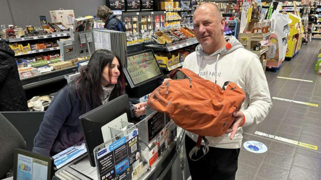 Edeka in Unterhaching kontrolliert jetzt Taschen