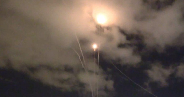 Missile Attack Over Tel Aviv Triggers Sirens and Interceptor Response
