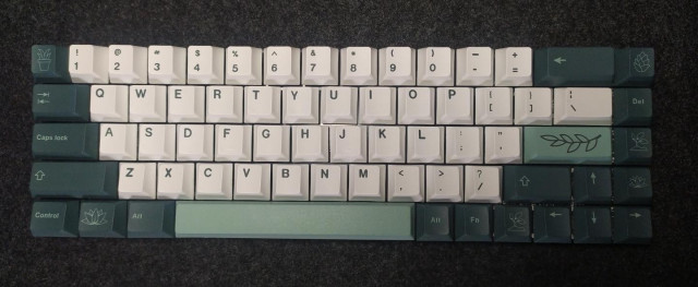 Teclado mecánico custom 65 %.