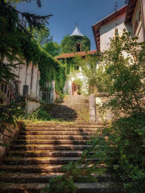 The abandoned castle dates back to the 15th century and was once owned by the noble Frankopan family. Despite its neglect, the location is interesting to visitors as a picnic spot for families and adventurers.