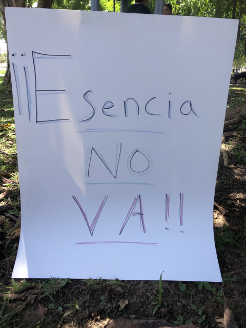 Protest sign that reads Esencia No Va!