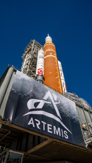 NASA’s crawler-transporter carries the powerful SLS (Space Launch System) rocket and Orion spacecraft on the Mobile Launcher from the Vehicle Assembly Building to Launch Pad 39B at Kennedy Space Center in preparation for the Artemis II mission on Jan. 17, 2026.
Credit: NASA/Brandon Hancock