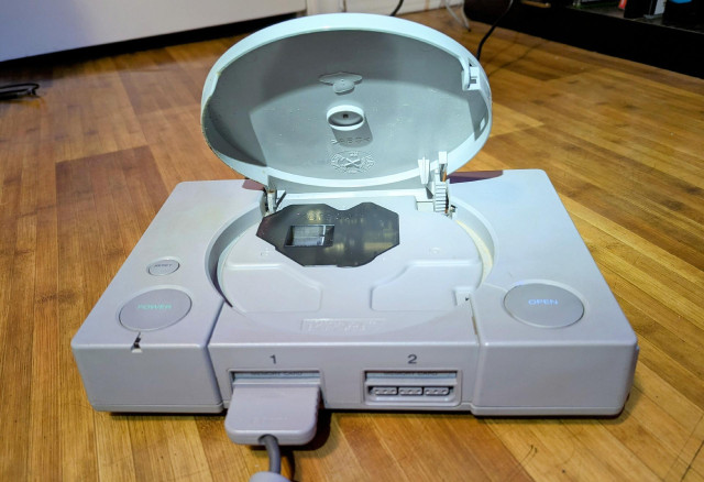 The PS1 with the SD loader in place of the laser assembly with the door open