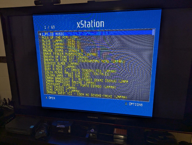 The Xstation menu working in my TV showing the games that were included by default on the SD card that came with it