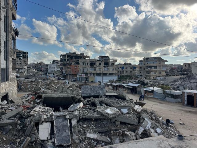 The heart of Khan Younis: A scene where the lifelines have vanished—no water, no viable infrastructure. Total destruction dominates every detail.