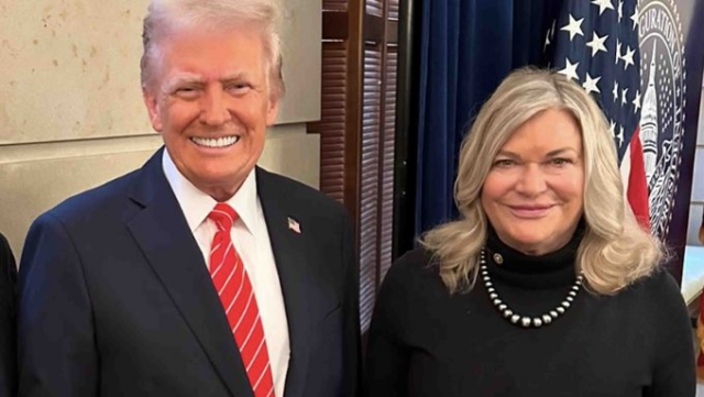 Pic of Trump & Lummis: