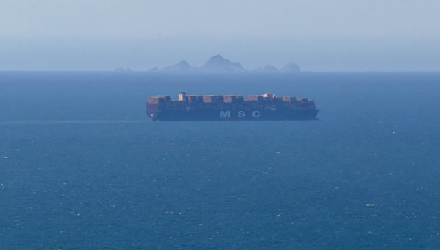 MSC FREYA steaming toward Oakland in front of the distant Farallon islands at the horizon. 