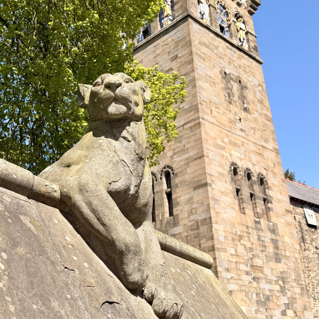 A photo of a big cat statue on the Animal Wall at Cardiff Castle