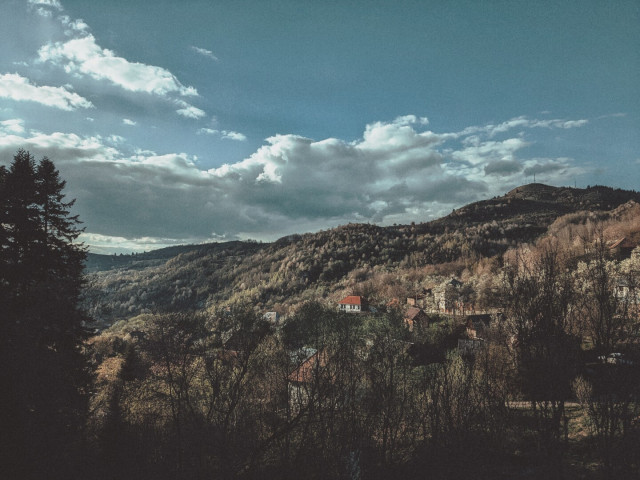 The village of Rosia Montana, seen from Tâul Brazi.