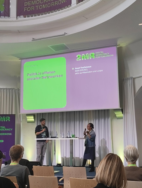 A photo by @mellifluousbox with @AwetTesfaiesus on stage, mentioning Loops