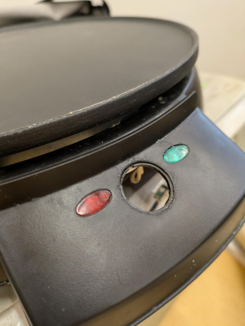 crepe maker with switch popped out