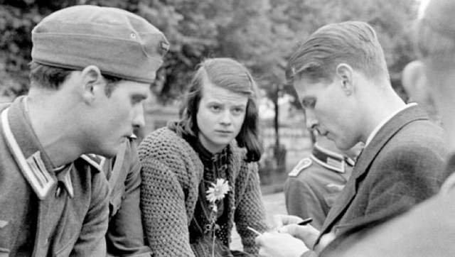 Black and white photo of Hans Scholl (in German Army uniform), Sophie Scholl and Christoph Probst, leaders of the White Rose resistance organization. Munich 1942.