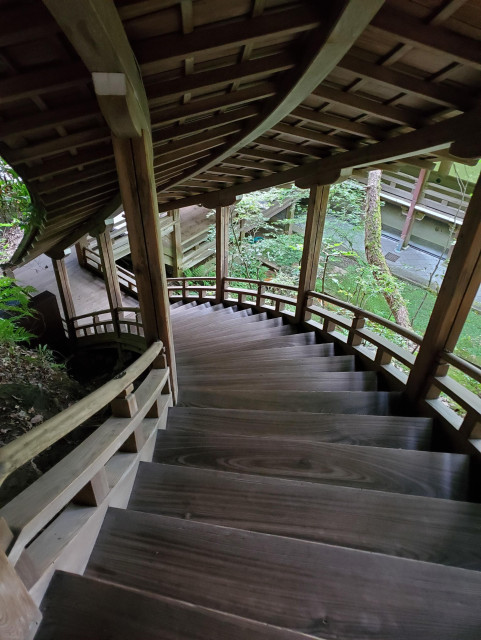 The 'Reclining Dragon Staircase' at Eikan-do.