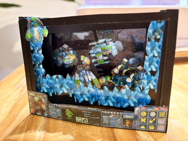 A tunnel  card with minerals, gas, scvs, battle cruiser and explorer. 