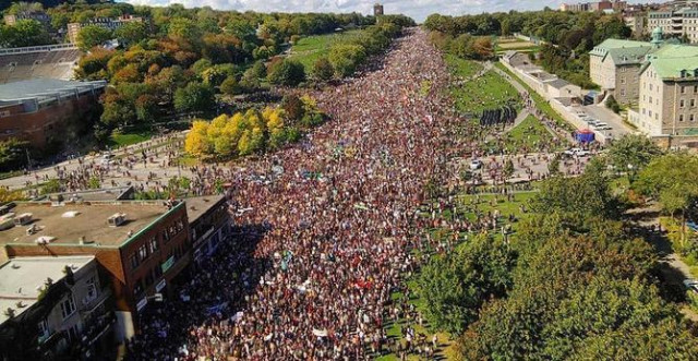 More than 500,000 Canadians and a Swede march demanding REAL ACTION ON CLIMATE  

Montreal's half-million climate march

CBC News · Posted: Sep 28, 2019
7:00AM ADT 

DRONE image with so many people they go over the horizon.