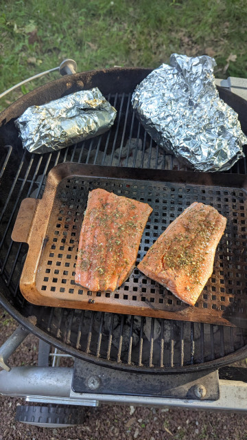Round 2. From the 10:00 position on the grill, it was corn (in foil), baby red potatoes (in foil), and then salmon. I had just removed the asparagus from where the salmon is. See other pic.