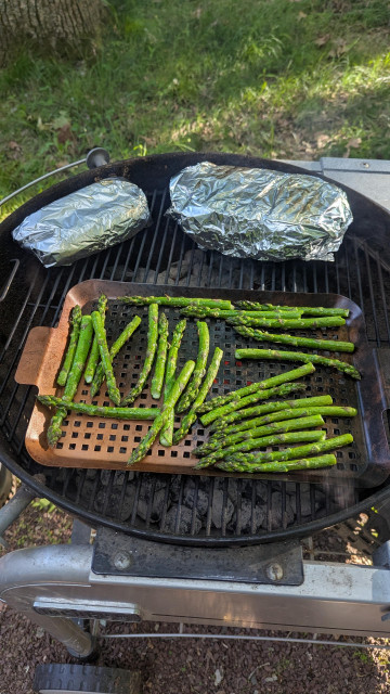 Round 1 actually. Where the salmon was in the first picture is where the asparagus is. I did that first. Because grilled asparagus is AMAZING.