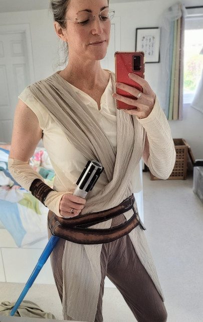 Me checking my Rey outfit still works. It does! Huzzah.