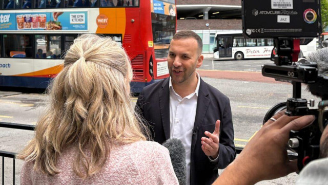 Edinburgh: Festnahme nach muslimfeindlichen Angriffen – Britischer Grünen-Chef gibt Musk eine Mitschuld