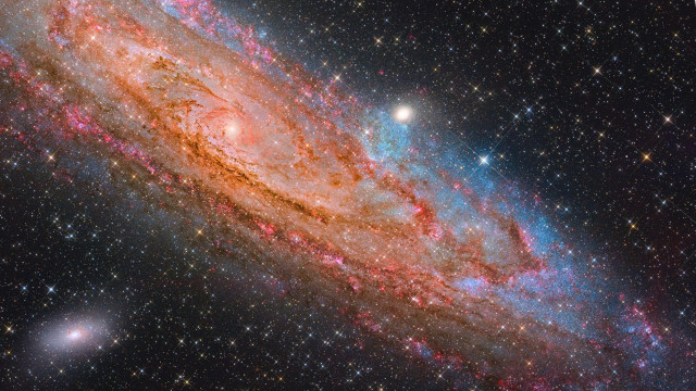 an astronomy photo of the spiral galaxy Andromeda