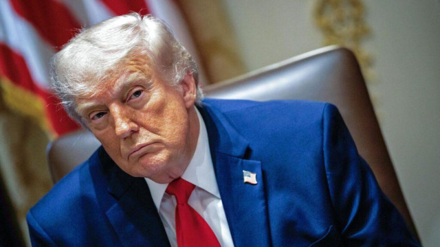 US-Präsident Donald Trump blickt ernst.