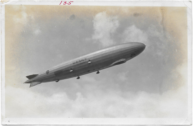 A monochrome side-view of the airship in flight, angling up, presumably leaving in not-so-much a hurry. 