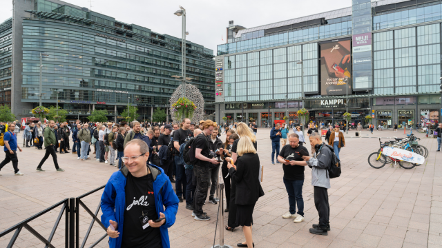 Jolla Phone Day1 queue