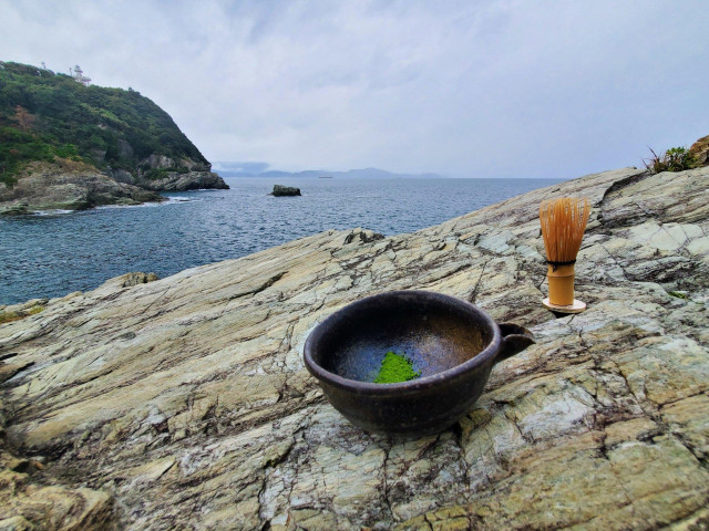 Matcha on the cliffs above Wakayama Bay.