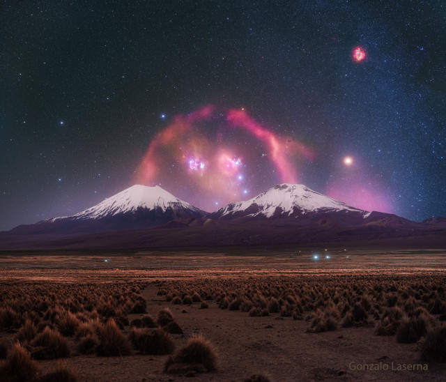 A photo taken in Bolivia shows Barnard’s Loop, a circular nebula in the night sky. The timing and location of the photo makes it appear that the deep sky circle is connecting two volcanic mountains.

Photo by: Gonzalo Laserna Vargas

https://www.instagram.com/gonlaserna_audiovisual