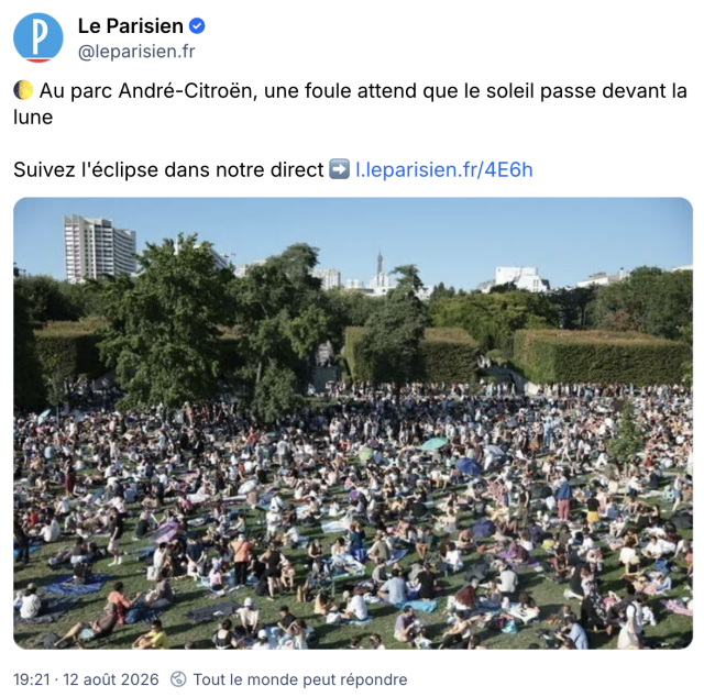 Extrait d'un post du journal Le Parisien: "Au parc André-Citroën à Paris, une foule attend que le soleil passe devant la lune" 