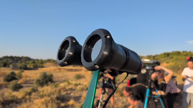Binoculars with filter